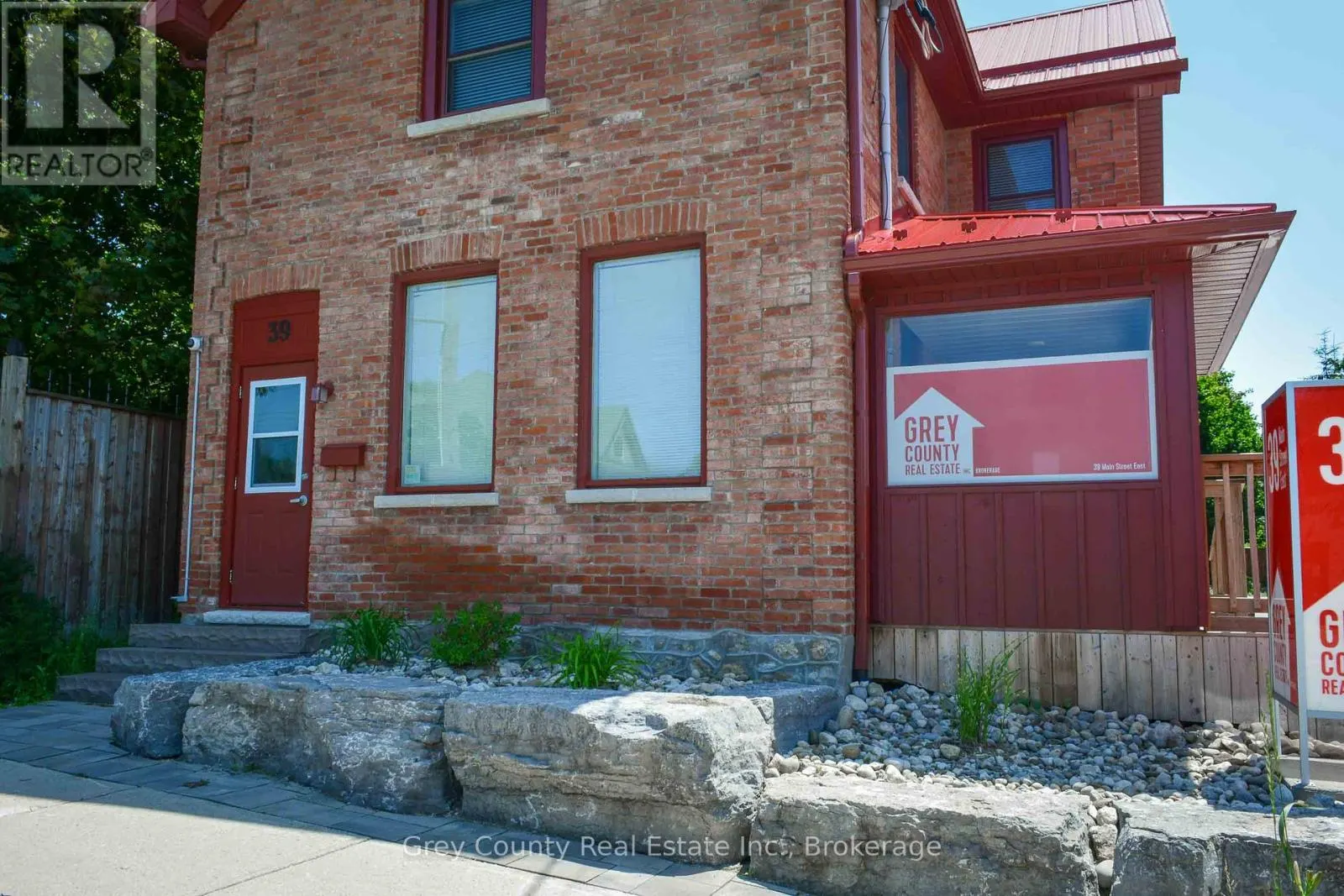 39 MAIN STREET E