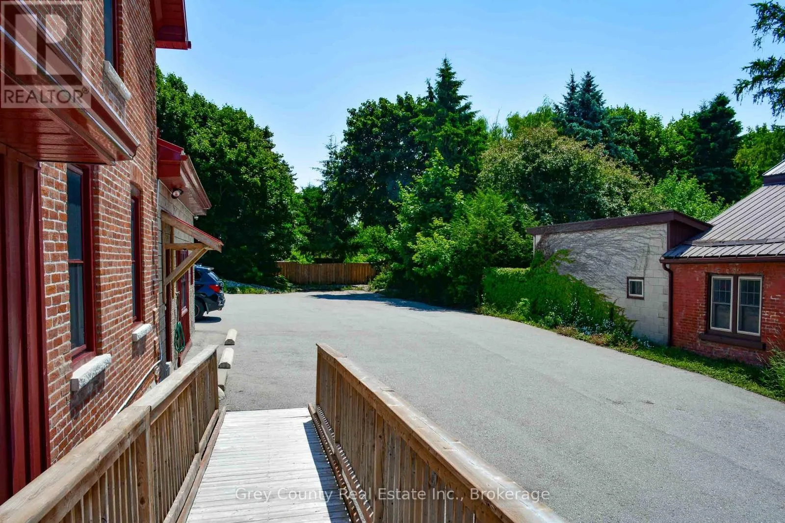 39 MAIN STREET E