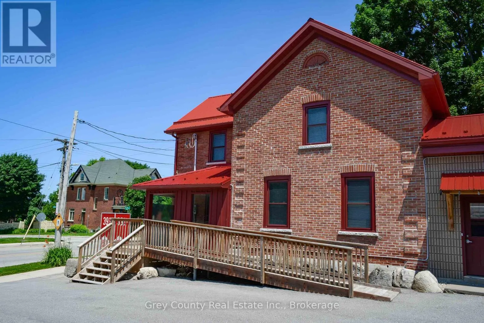 39 MAIN STREET E