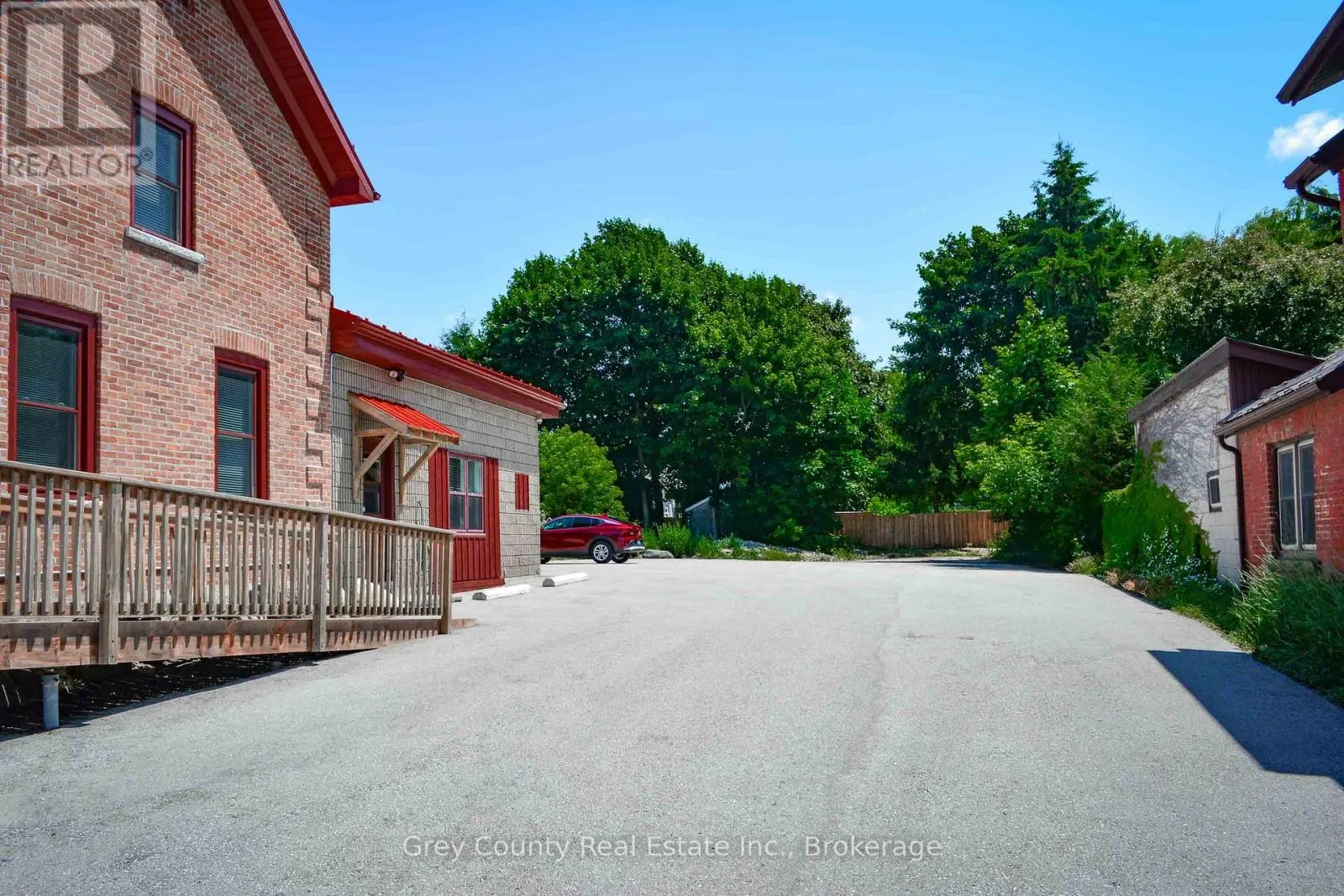 39 MAIN STREET E