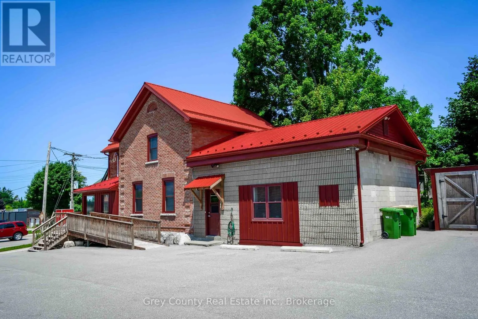 39 MAIN STREET E