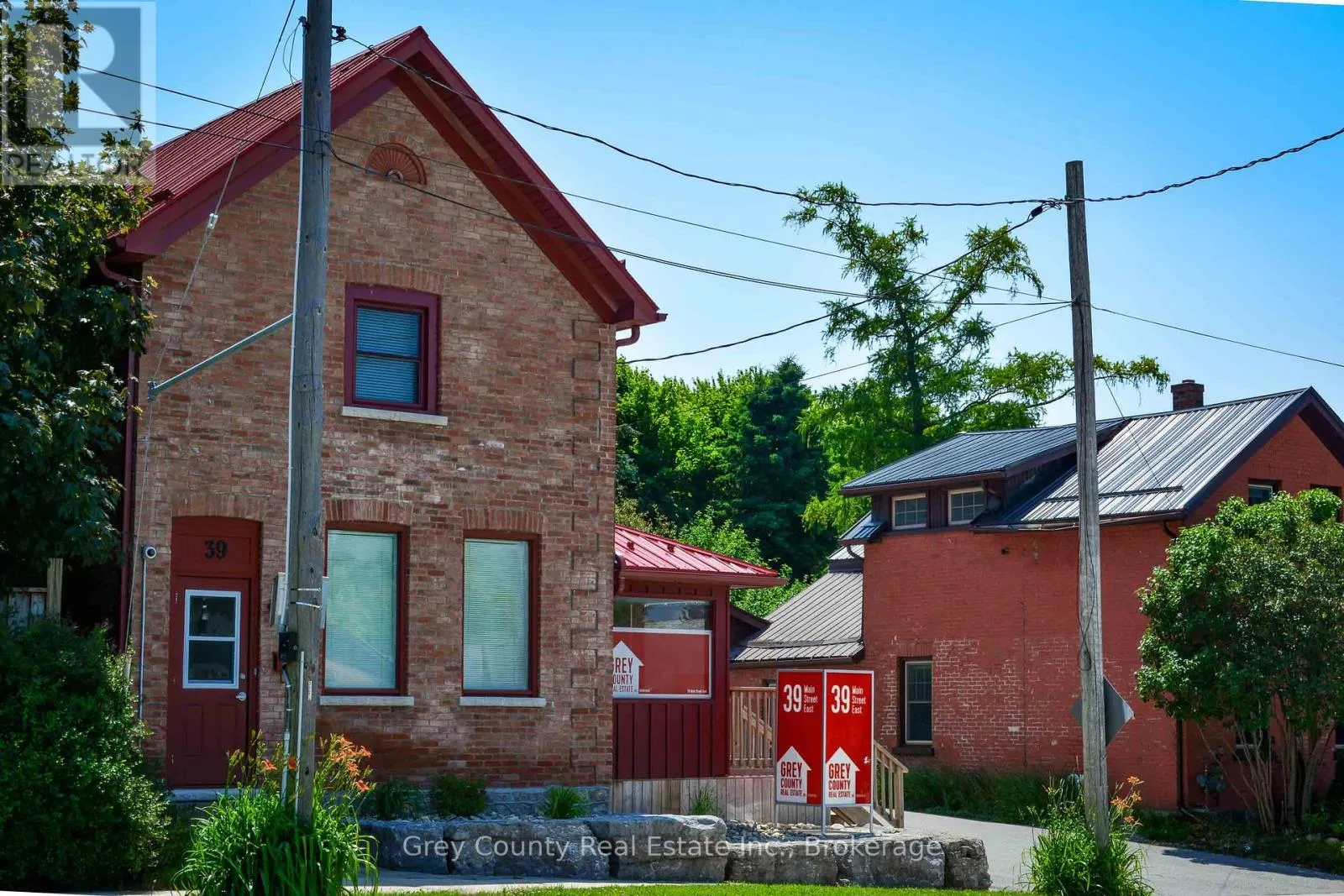 39 MAIN STREET E