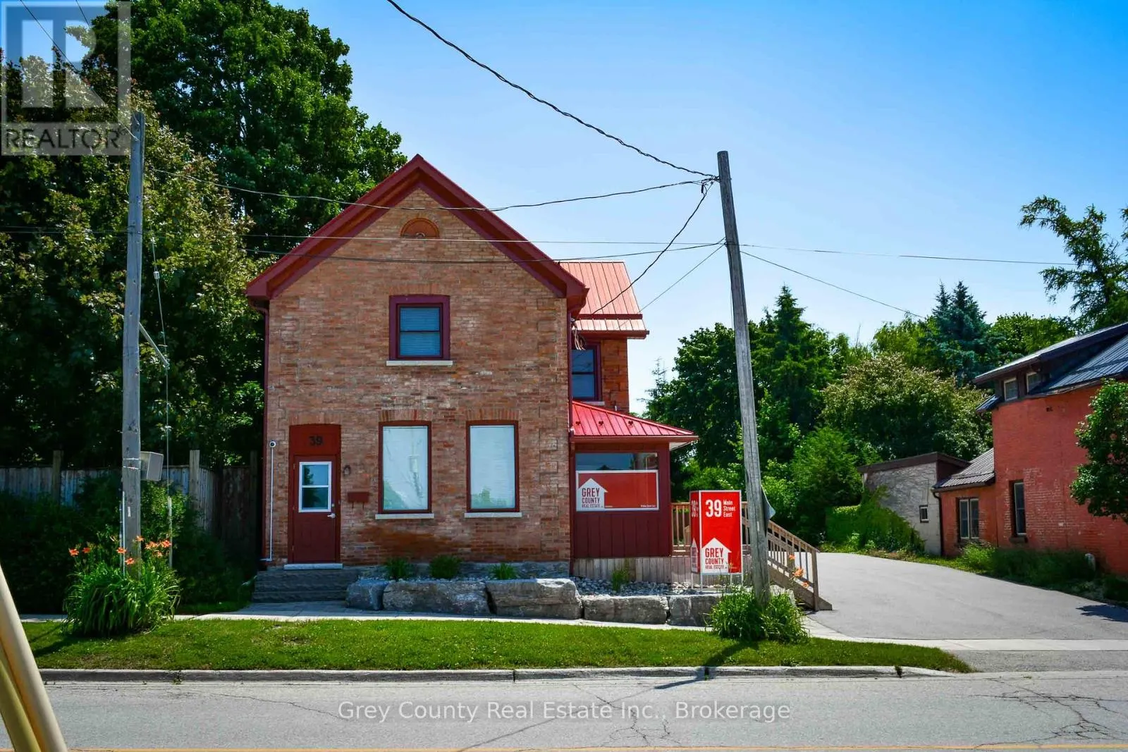 39 MAIN STREET E