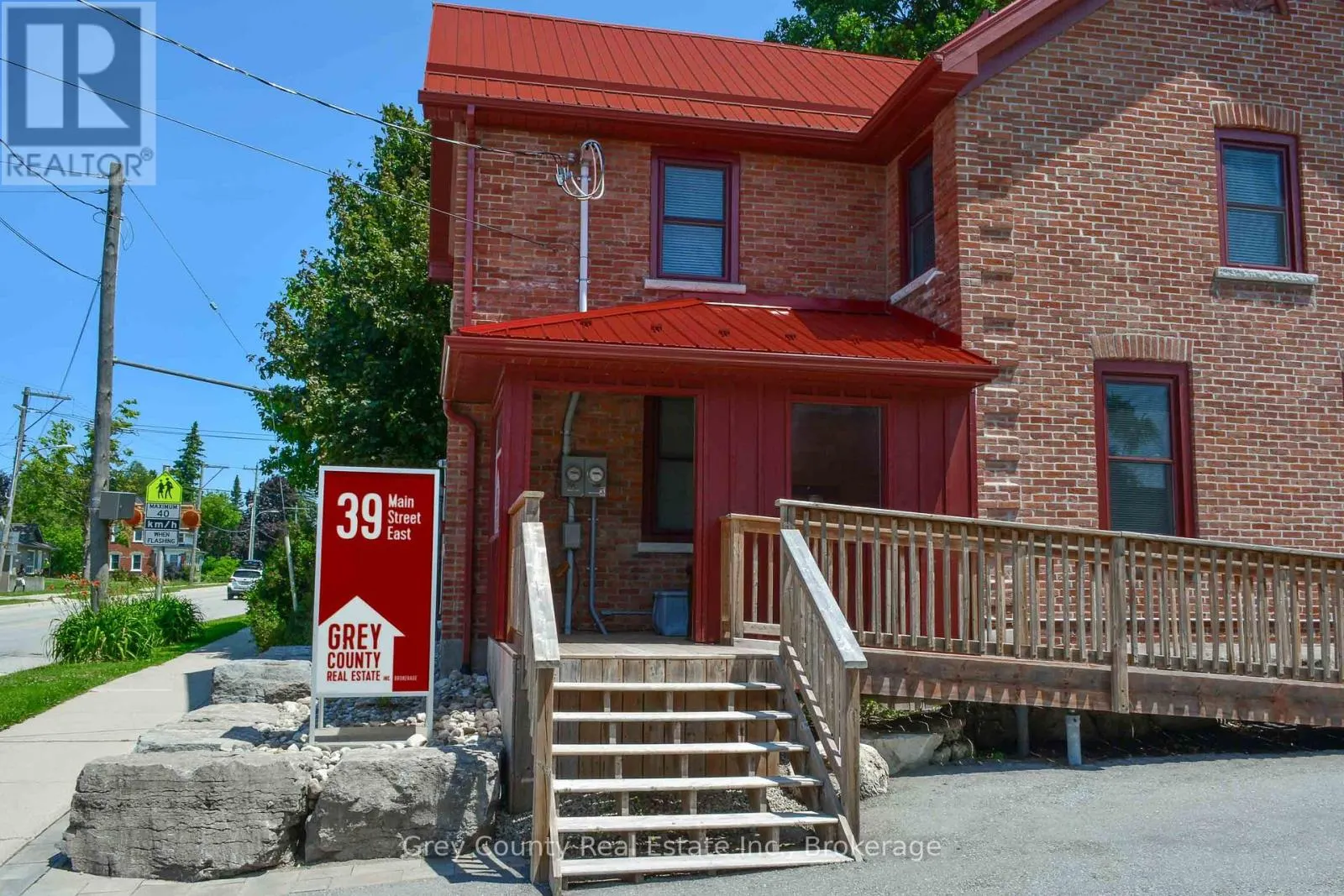 39 MAIN STREET E