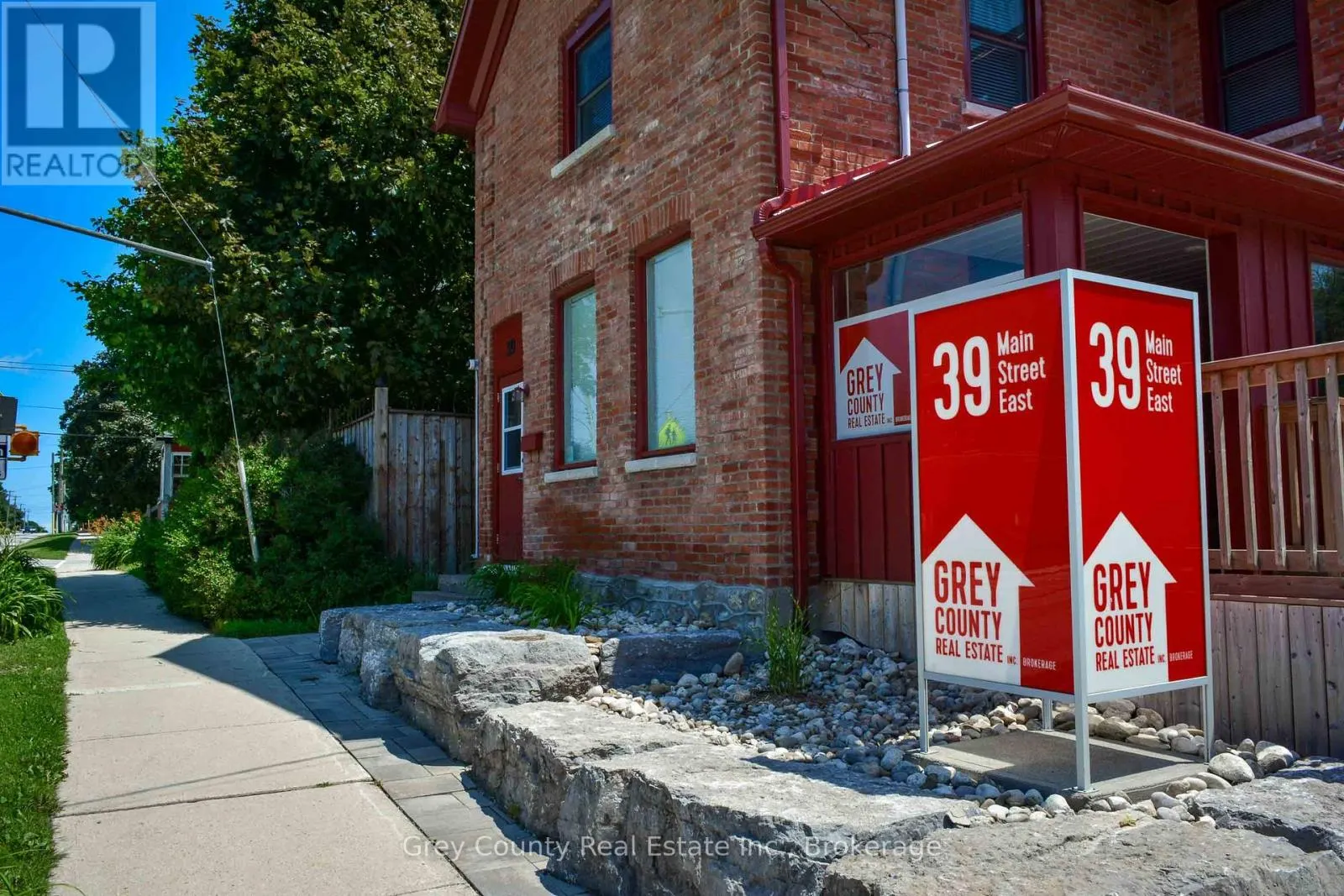 39 MAIN STREET E