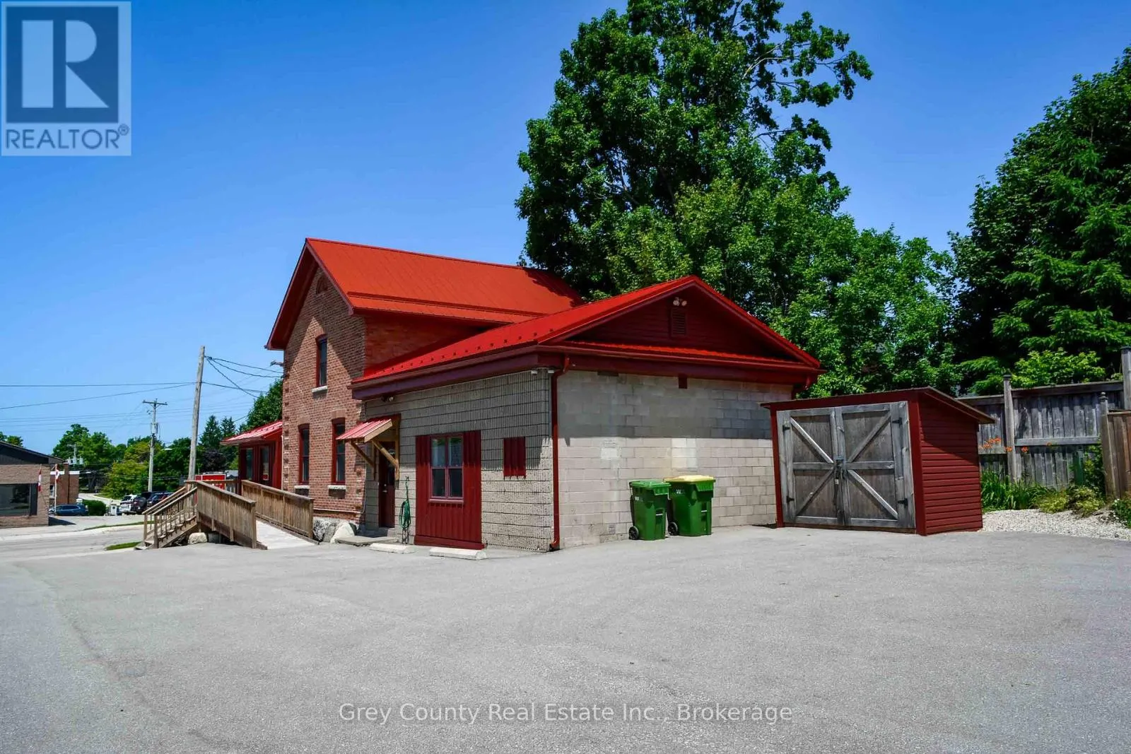 39 MAIN STREET E
