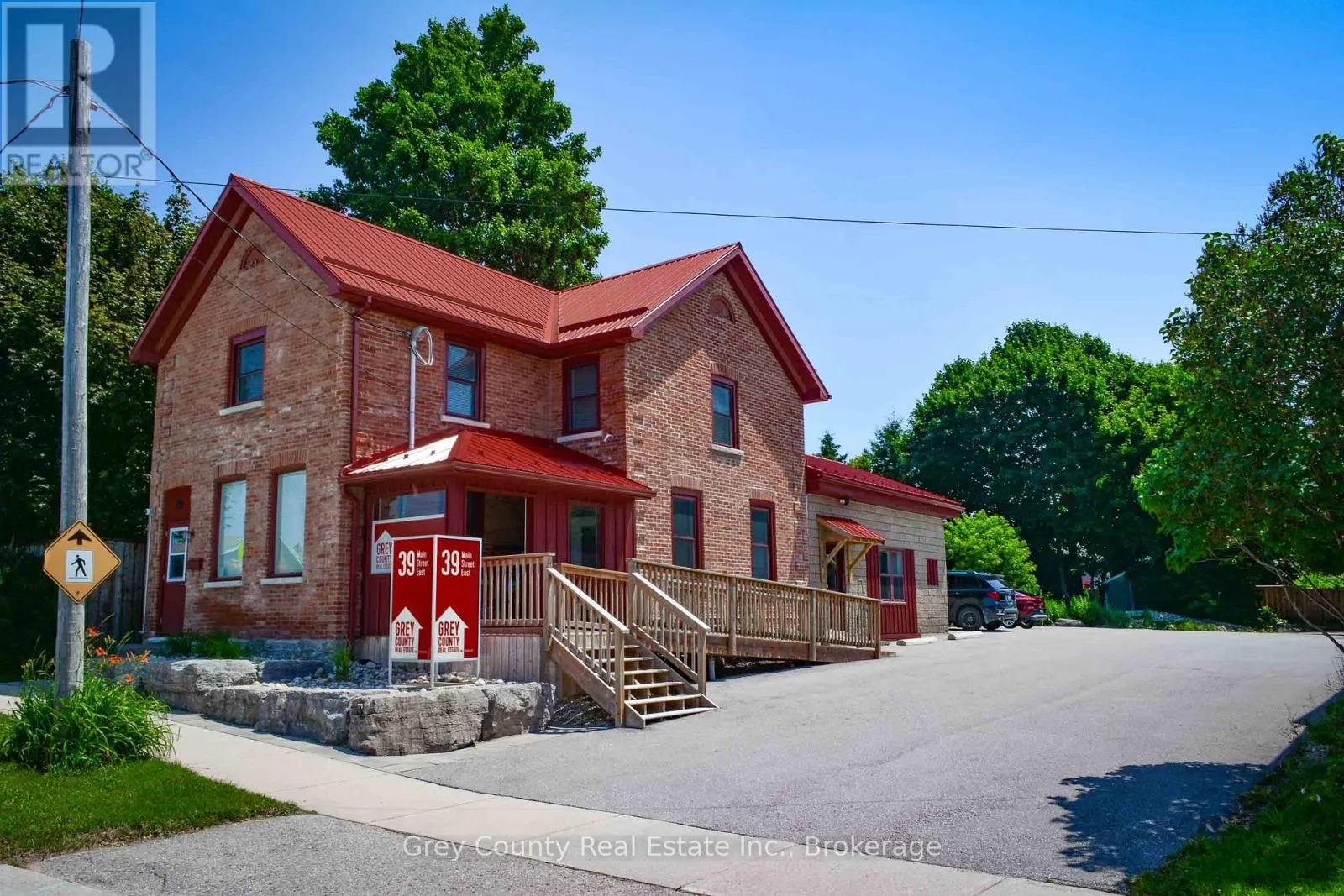 39 MAIN STREET E