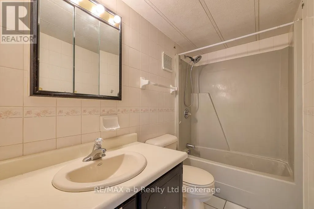 14 - 595487 59 HIGHWAY N, #14