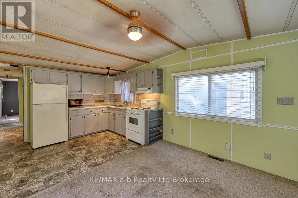 14 - 595487 59 HIGHWAY N, #14