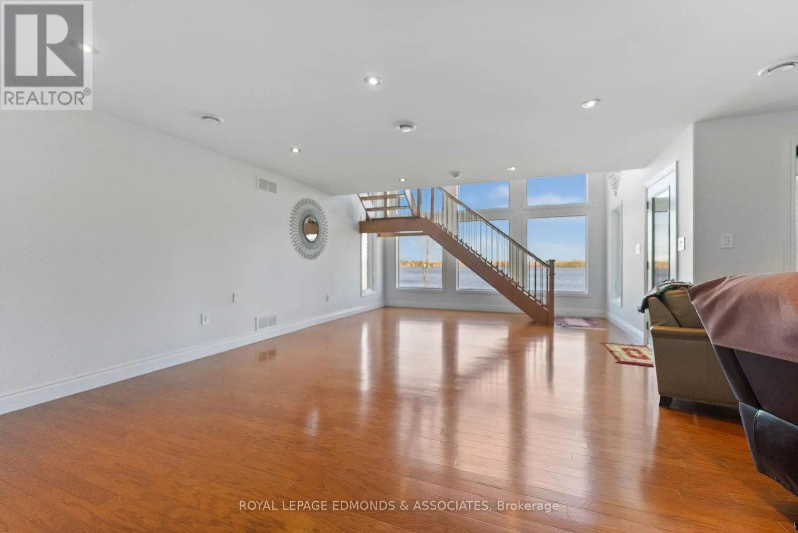 393 HAZLEY BAY DRIVE