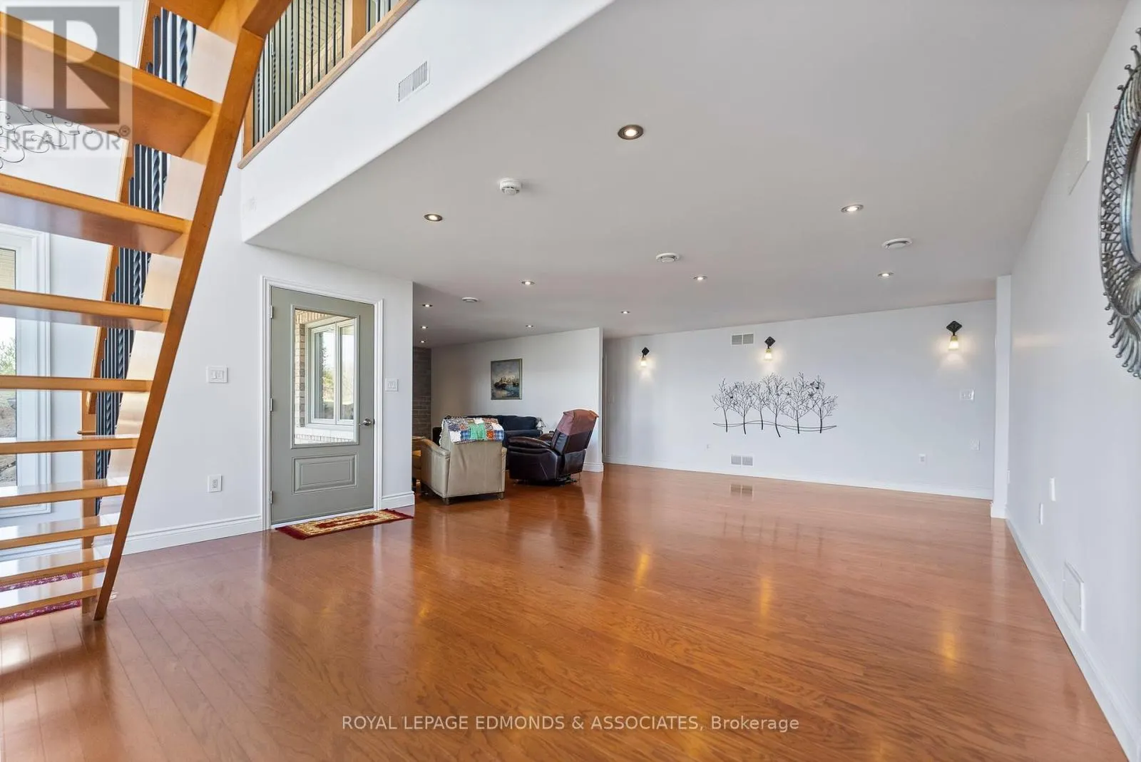393 HAZLEY BAY DRIVE