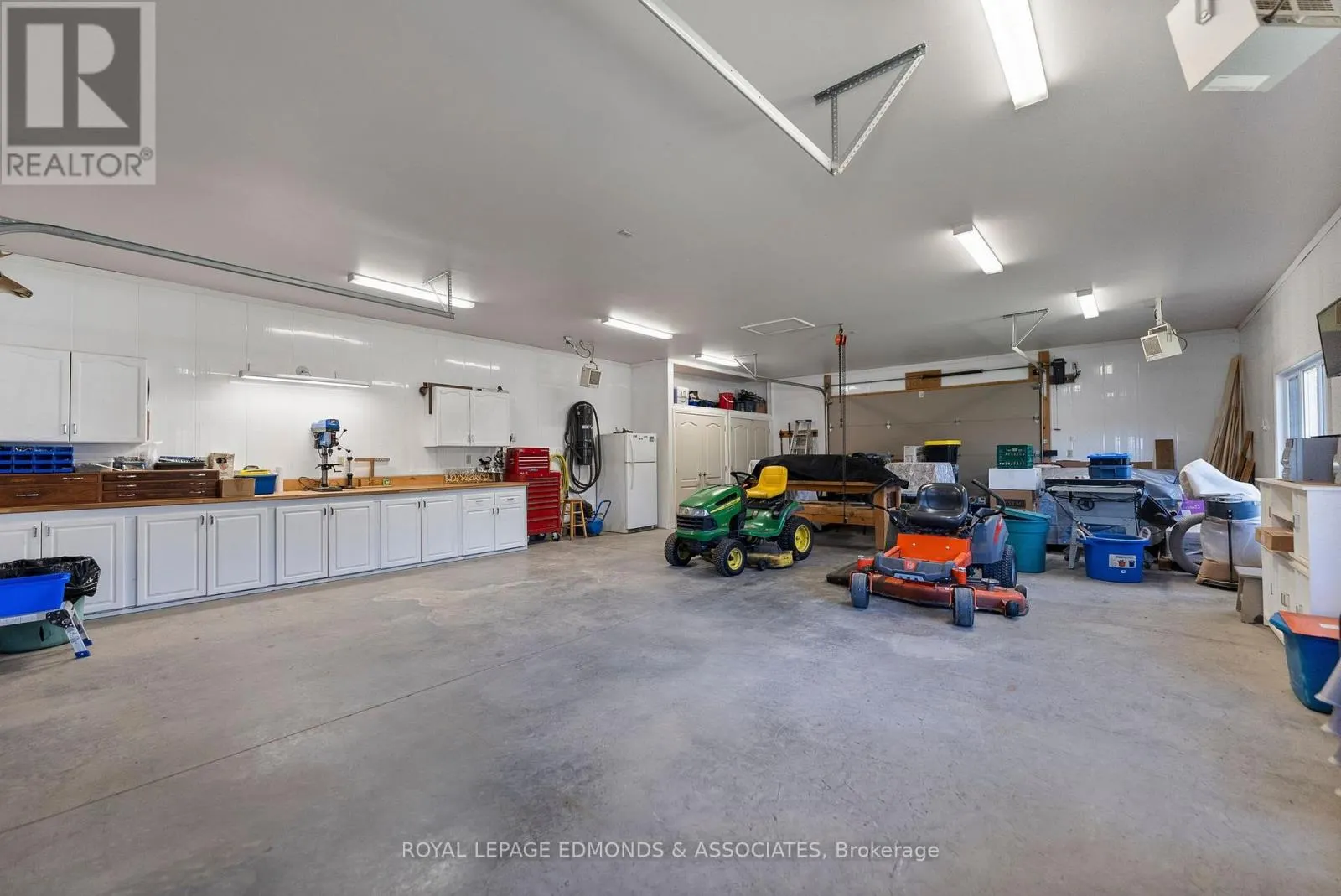 393 HAZLEY BAY DRIVE