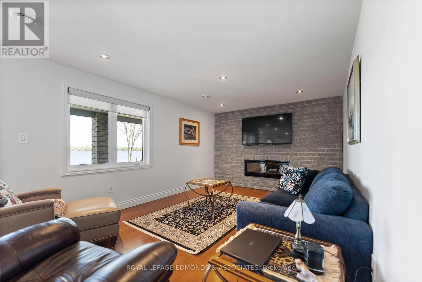 393 HAZLEY BAY DRIVE