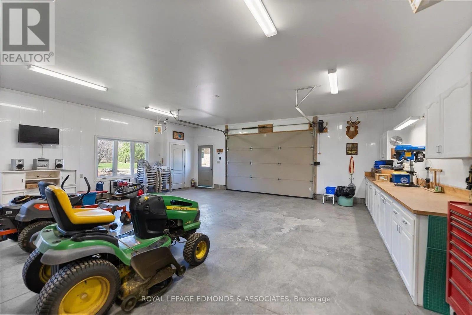 393 HAZLEY BAY DRIVE