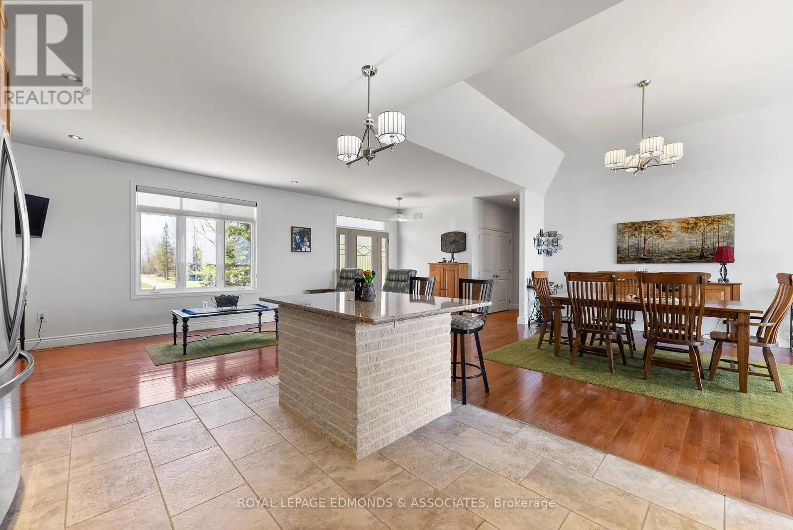 393 HAZLEY BAY DRIVE