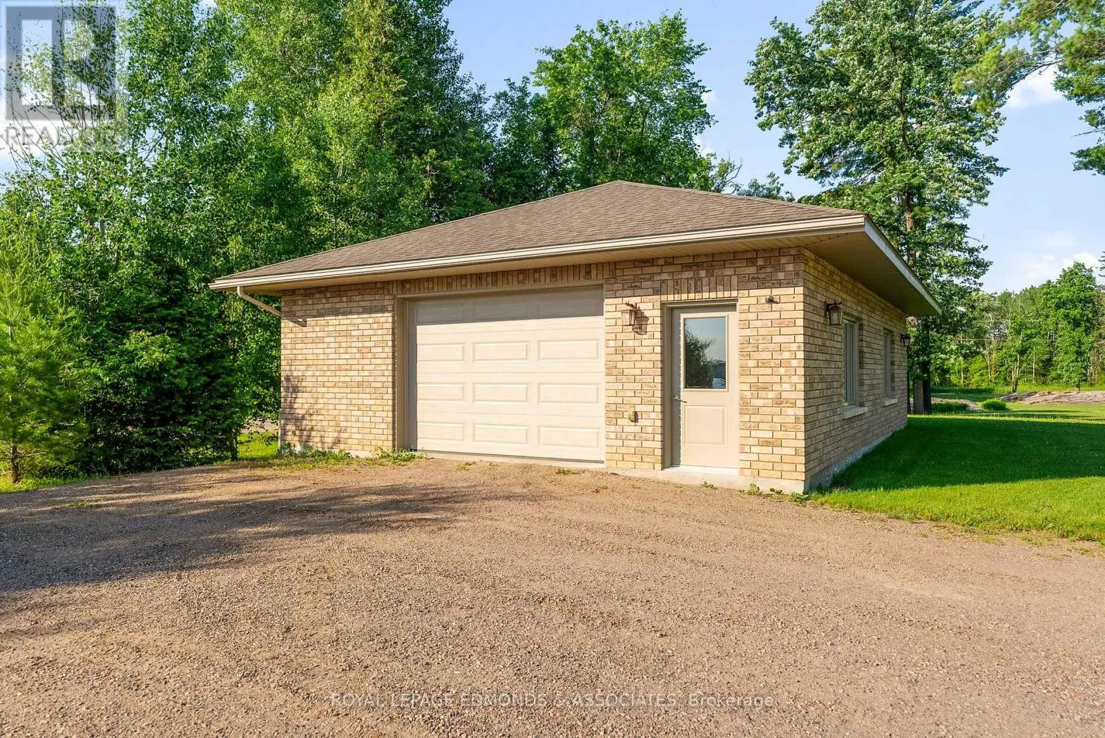 393 HAZLEY BAY DRIVE