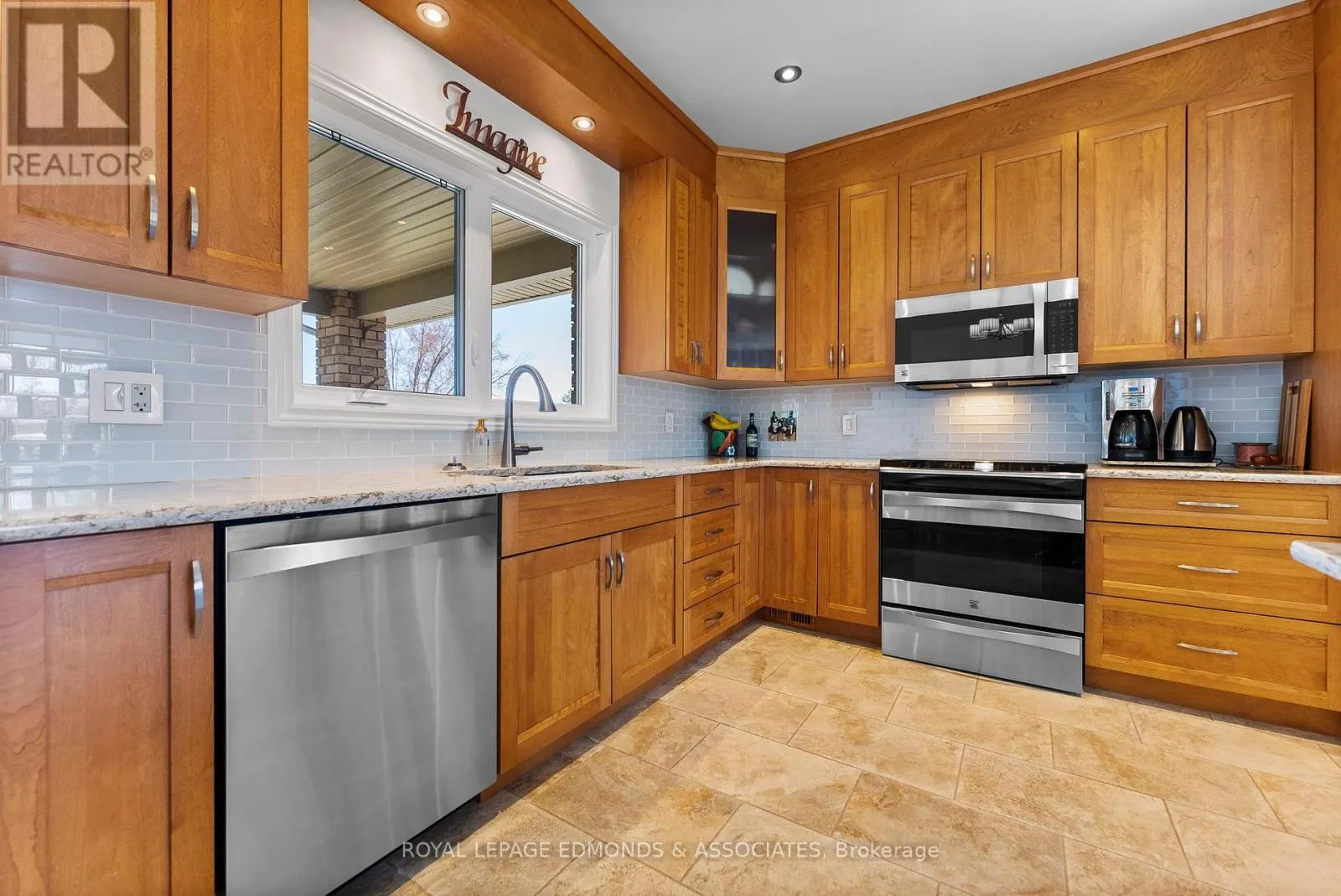 393 HAZLEY BAY DRIVE