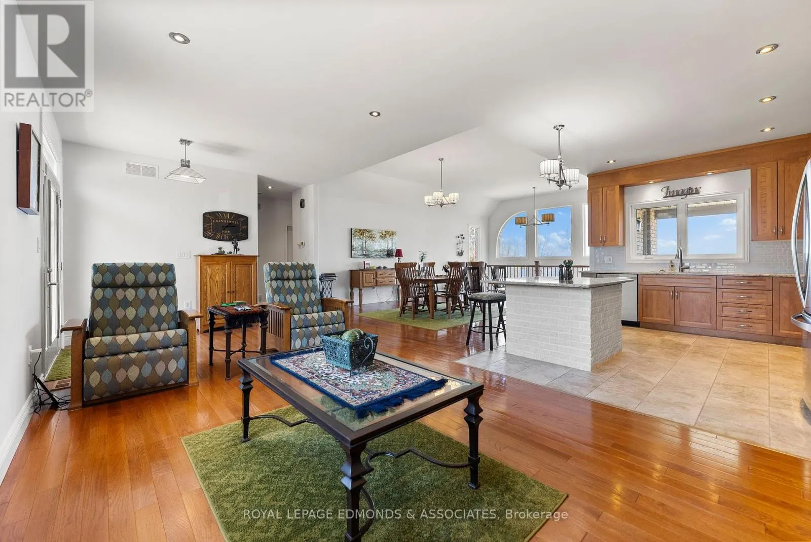 393 HAZLEY BAY DRIVE