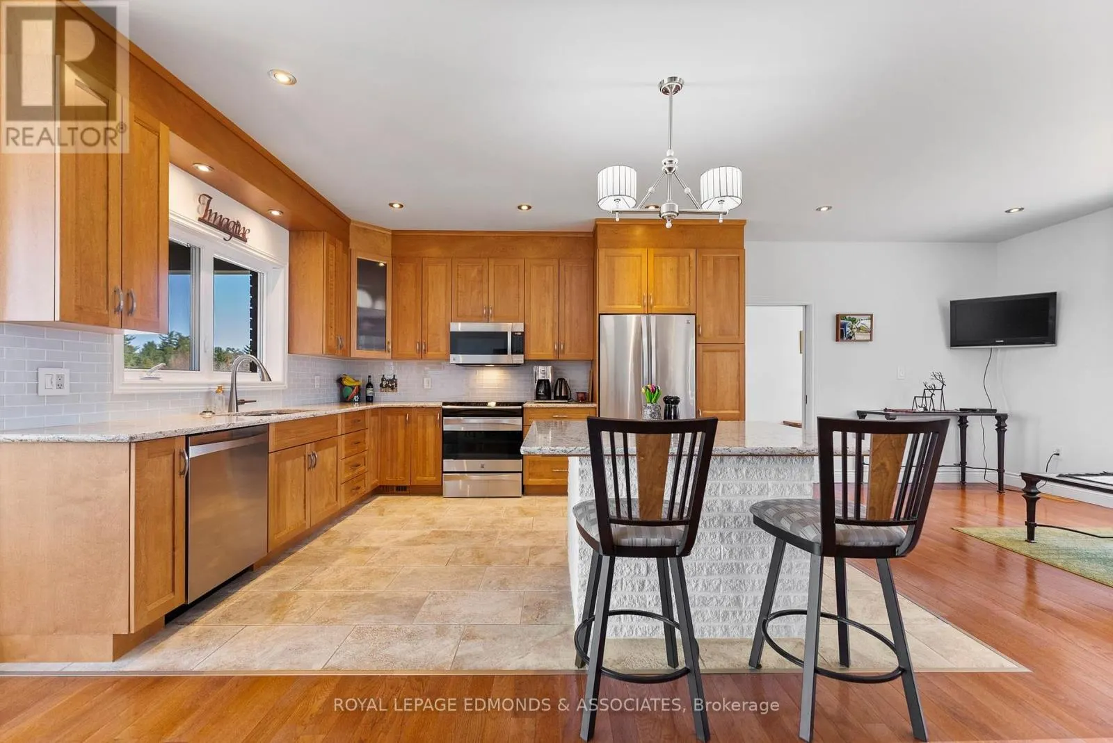 393 HAZLEY BAY DRIVE