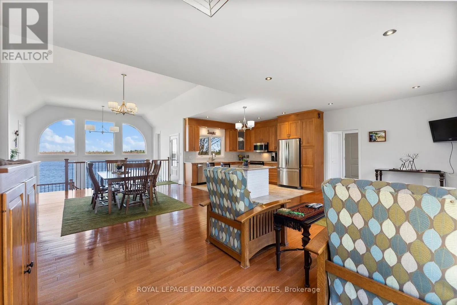 393 HAZLEY BAY DRIVE