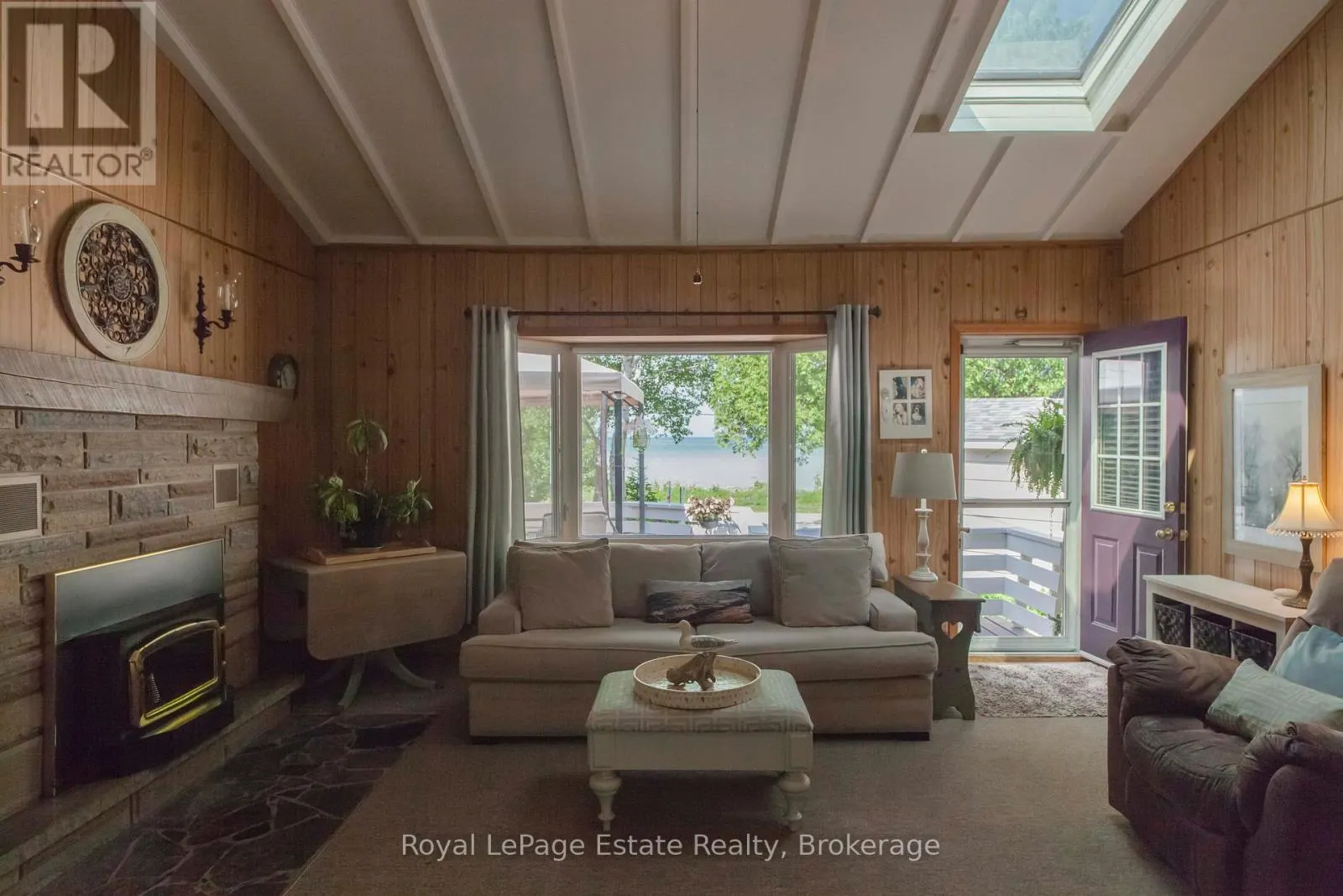 371 BAY STREET