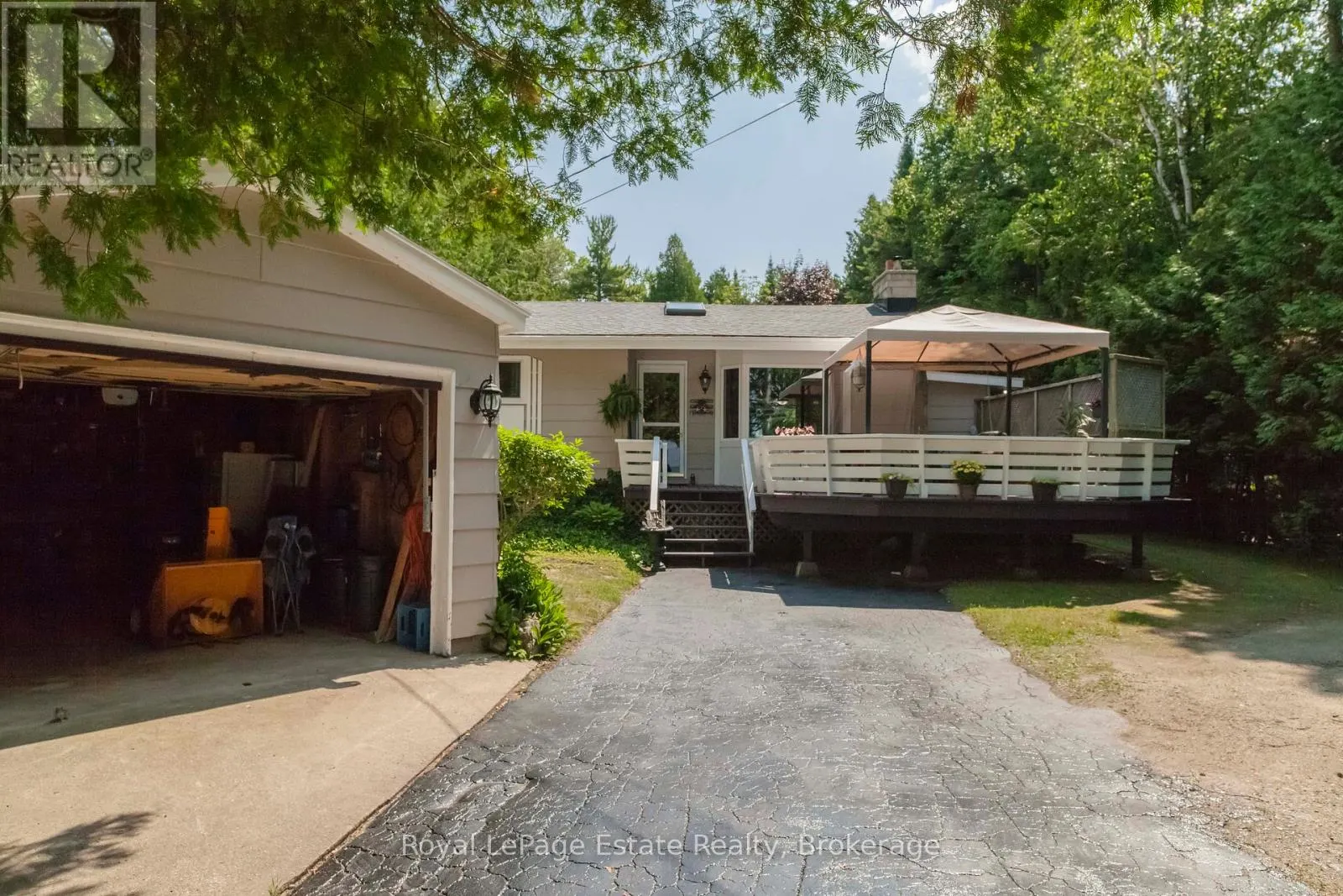 371 BAY STREET