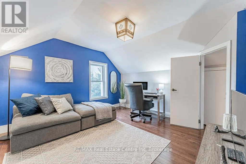 14 RIVERSIDE DRIVE W