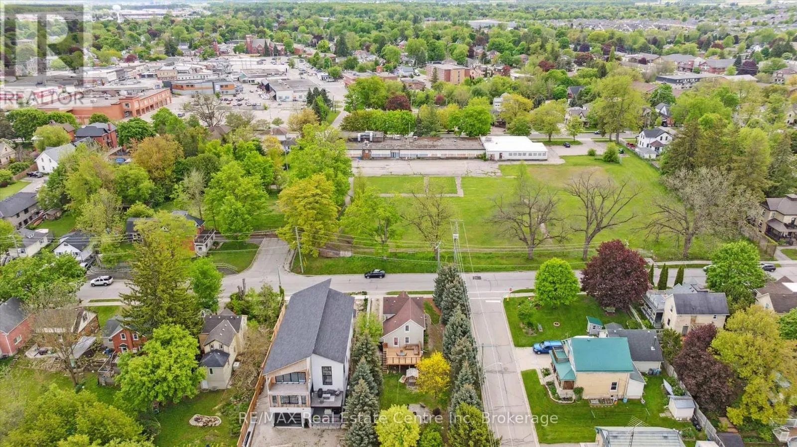 14 RIVERSIDE DRIVE W