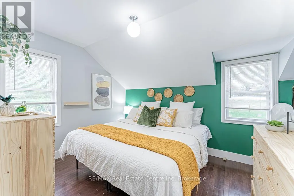 14 RIVERSIDE DRIVE W