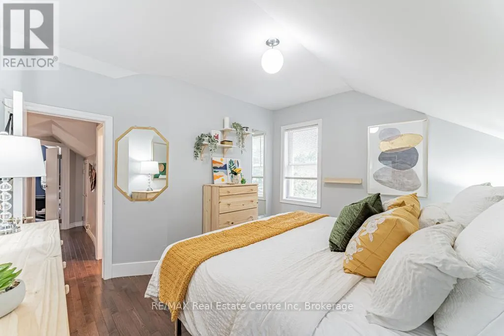 14 RIVERSIDE DRIVE W
