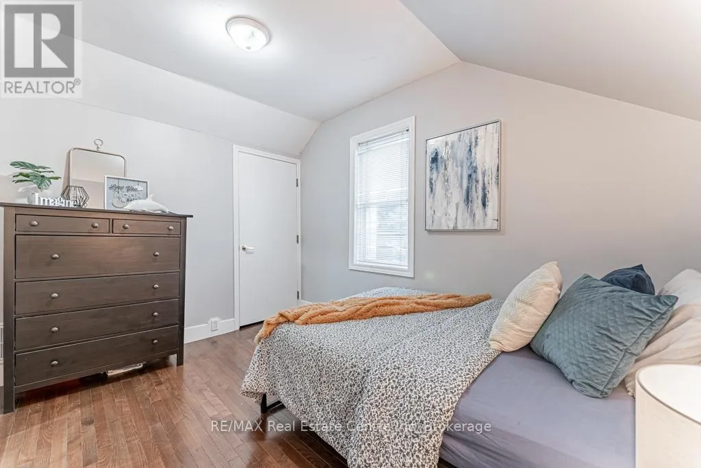 14 RIVERSIDE DRIVE W