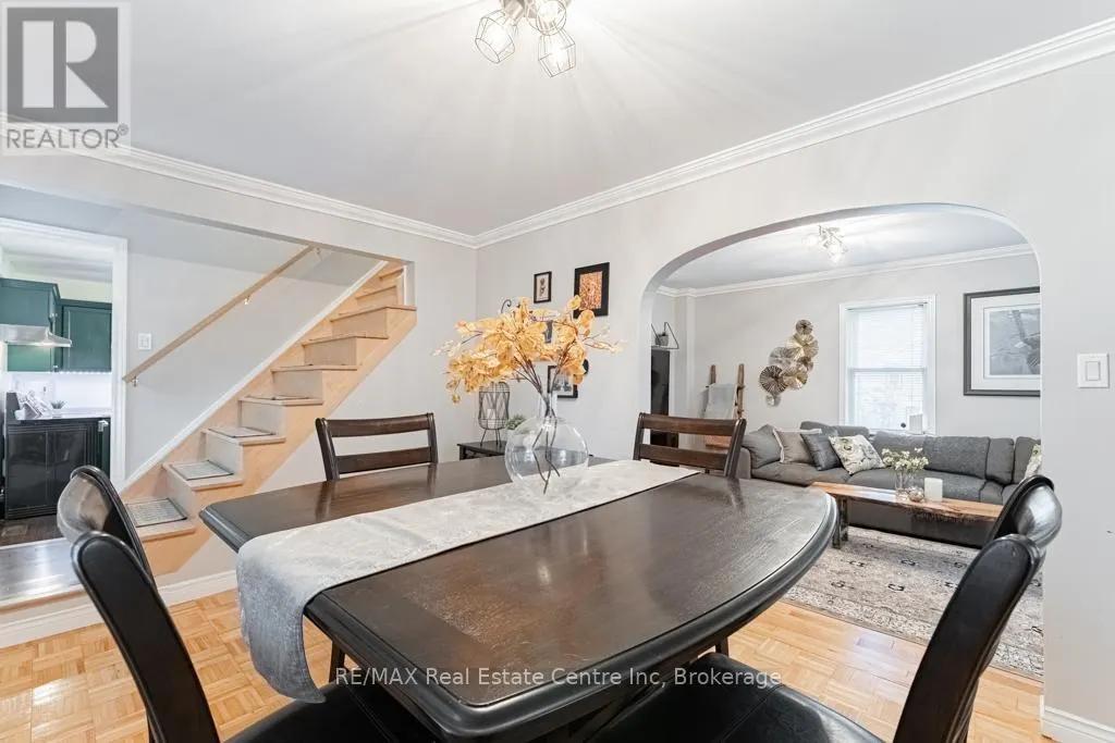 14 RIVERSIDE DRIVE W