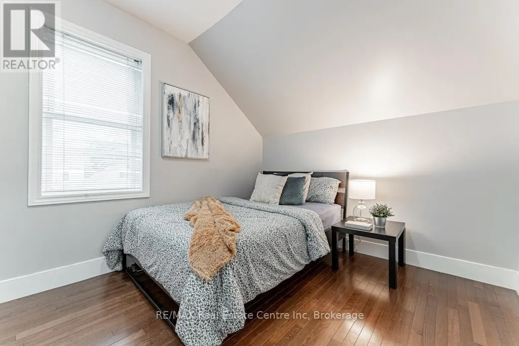 14 RIVERSIDE DRIVE W