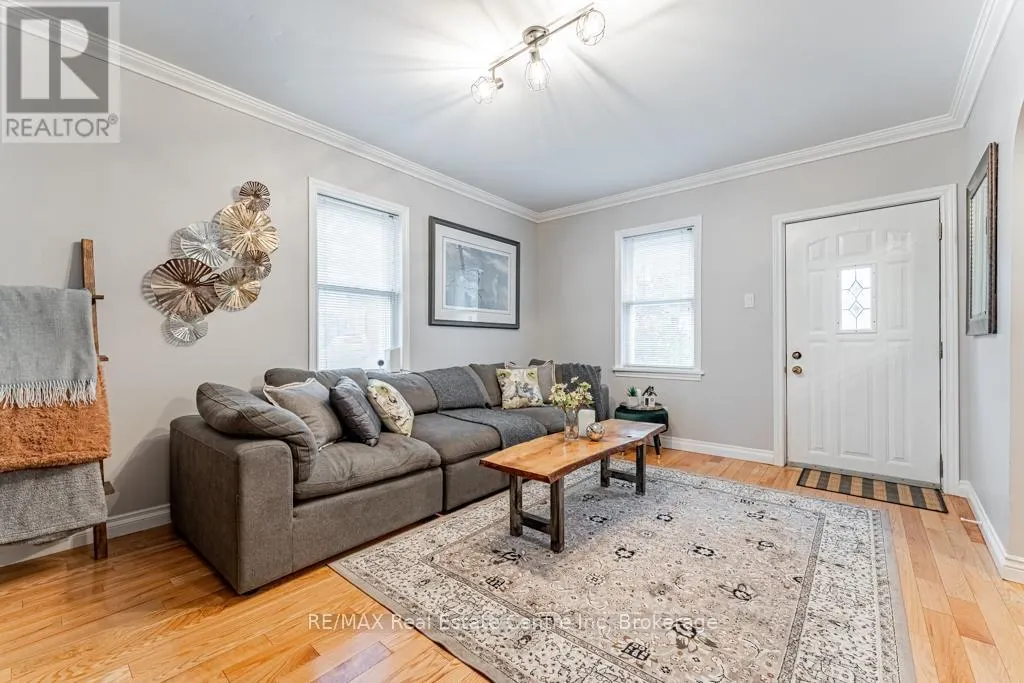 14 RIVERSIDE DRIVE W