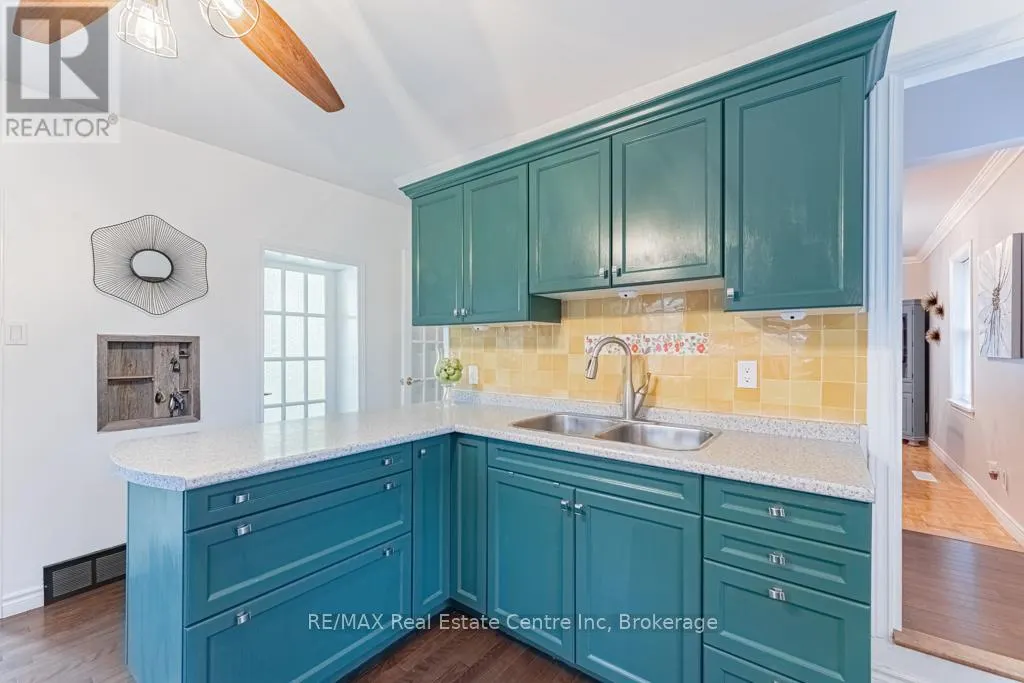 14 RIVERSIDE DRIVE W