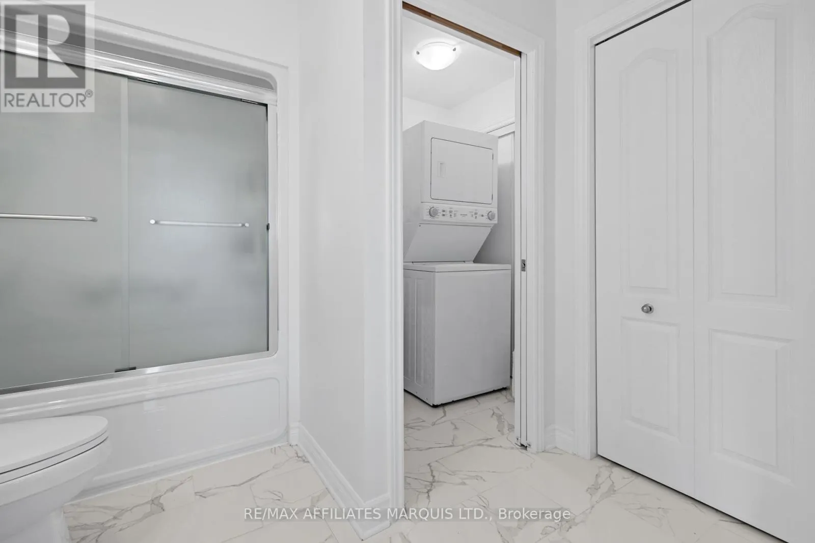 211 - 229 WATER STREET E
