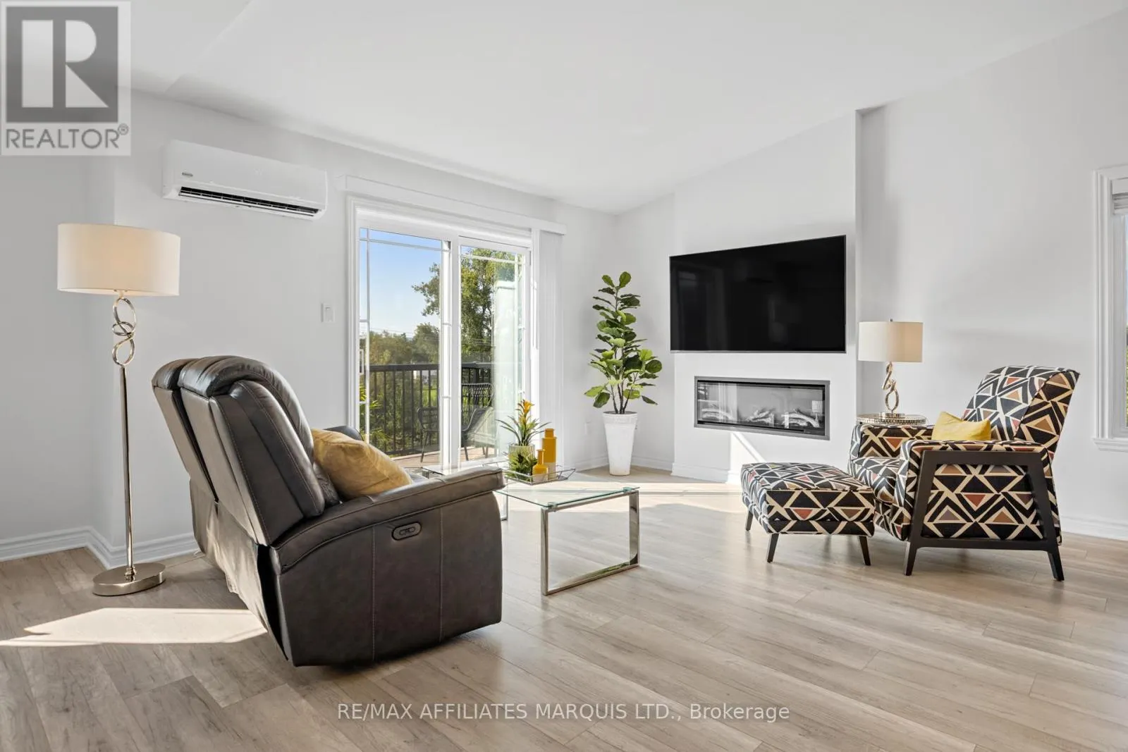 203 - 229 WATER STREET E