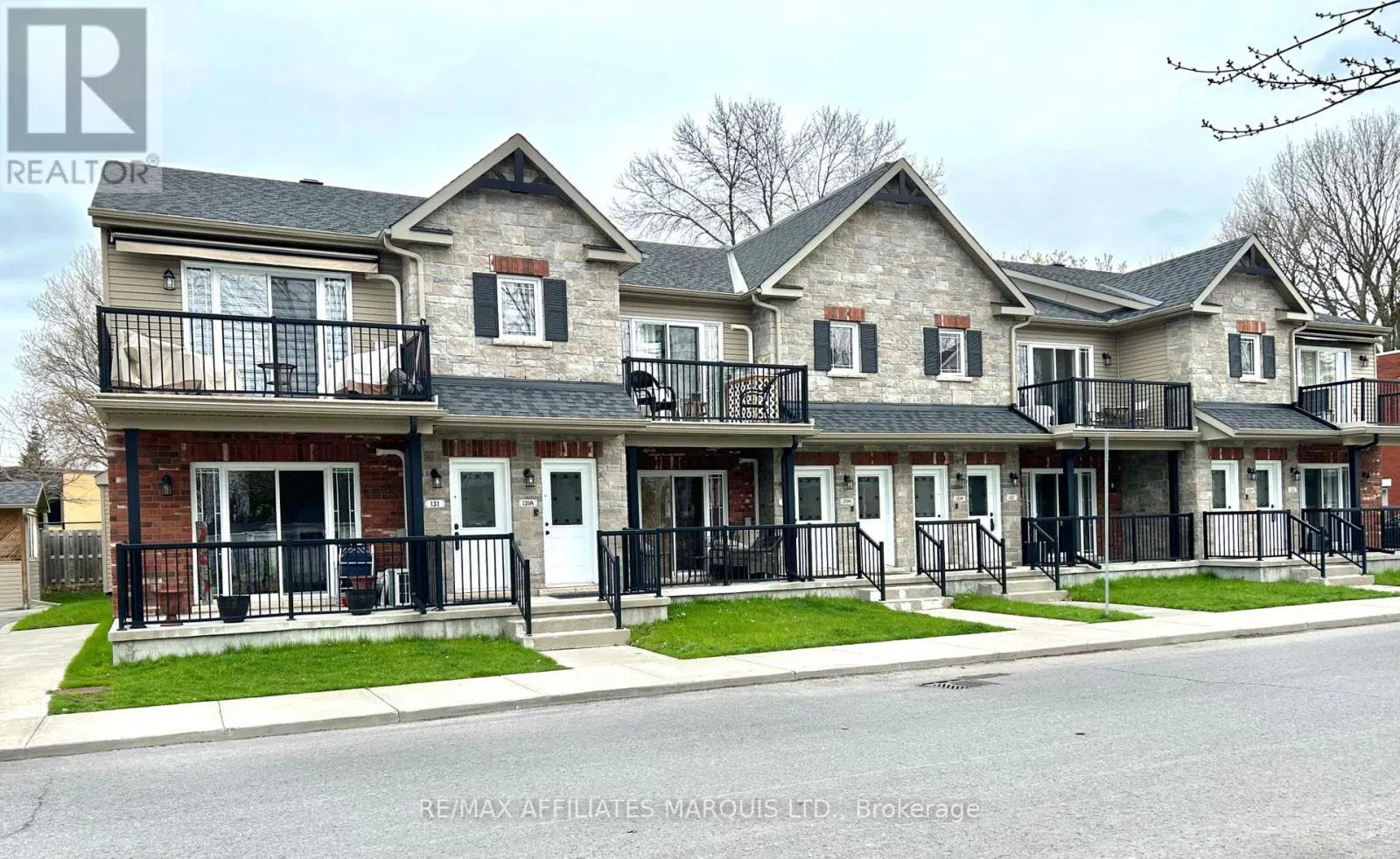 203 - 229 WATER STREET E