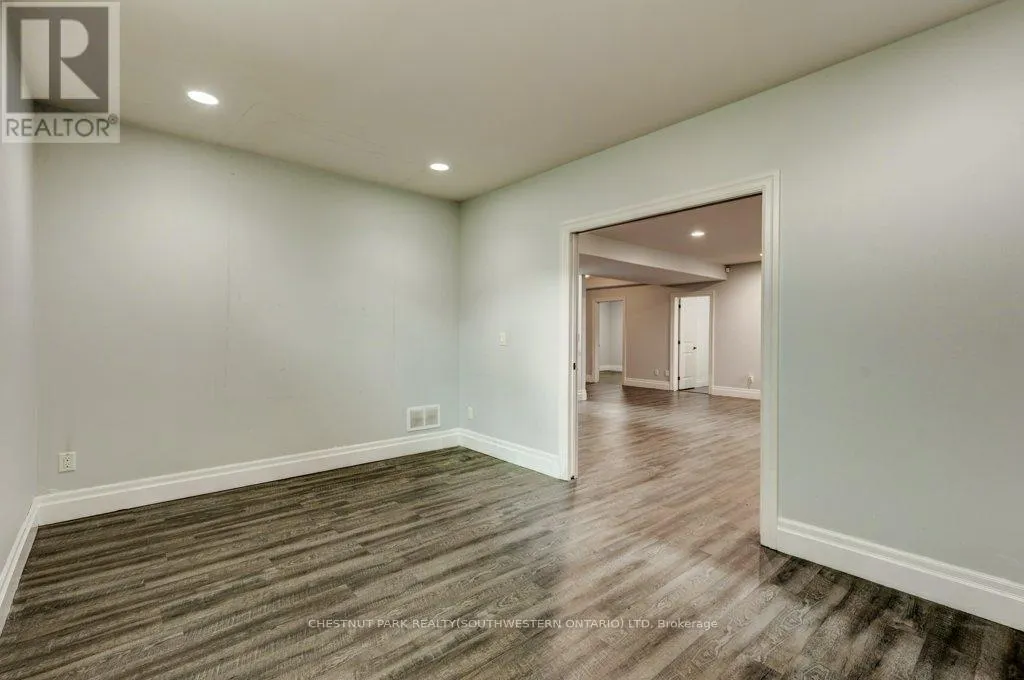 1145 REGENCY CRESCENT