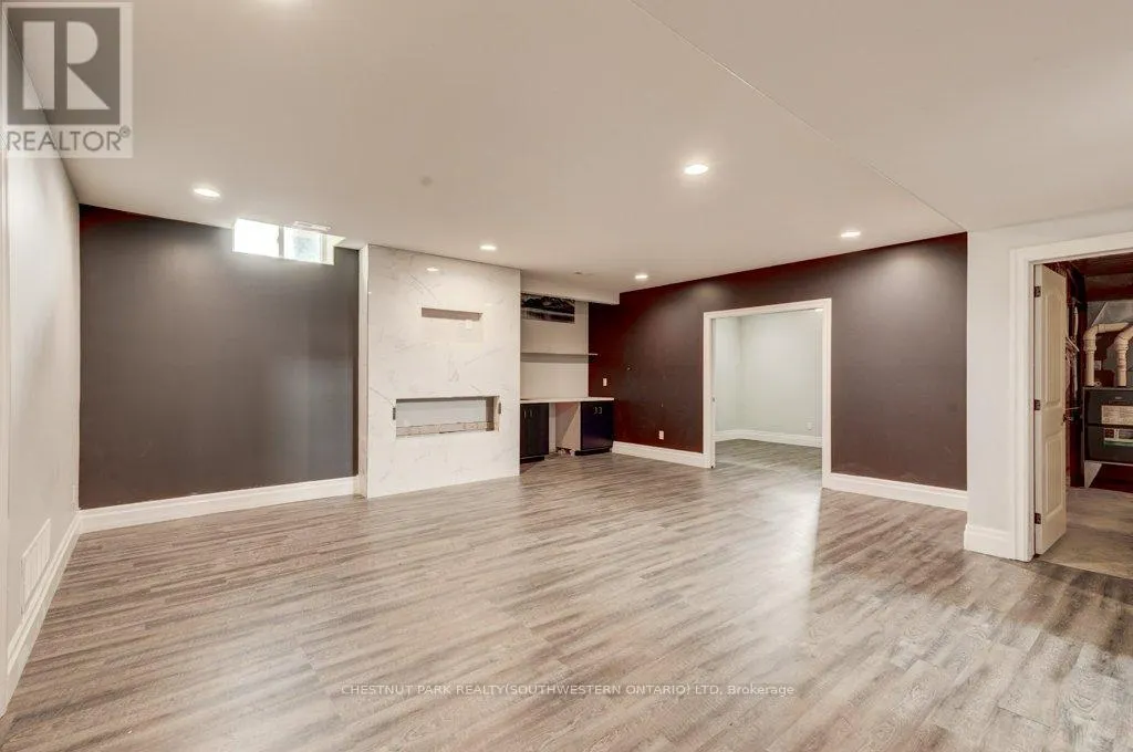 1145 REGENCY CRESCENT