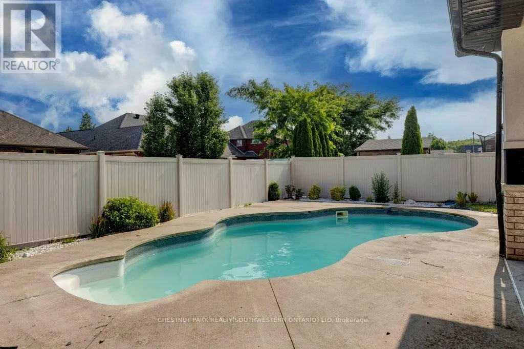 1145 REGENCY CRESCENT