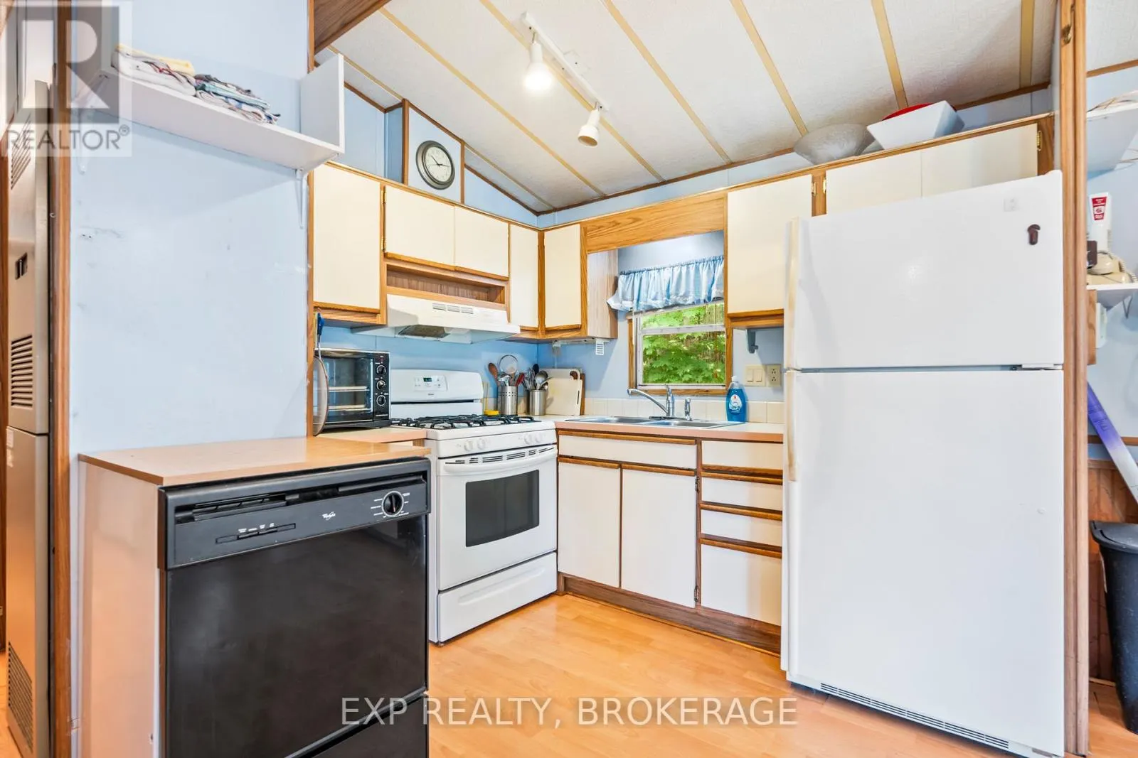 20 - 9 GLENFORD LANE, #20