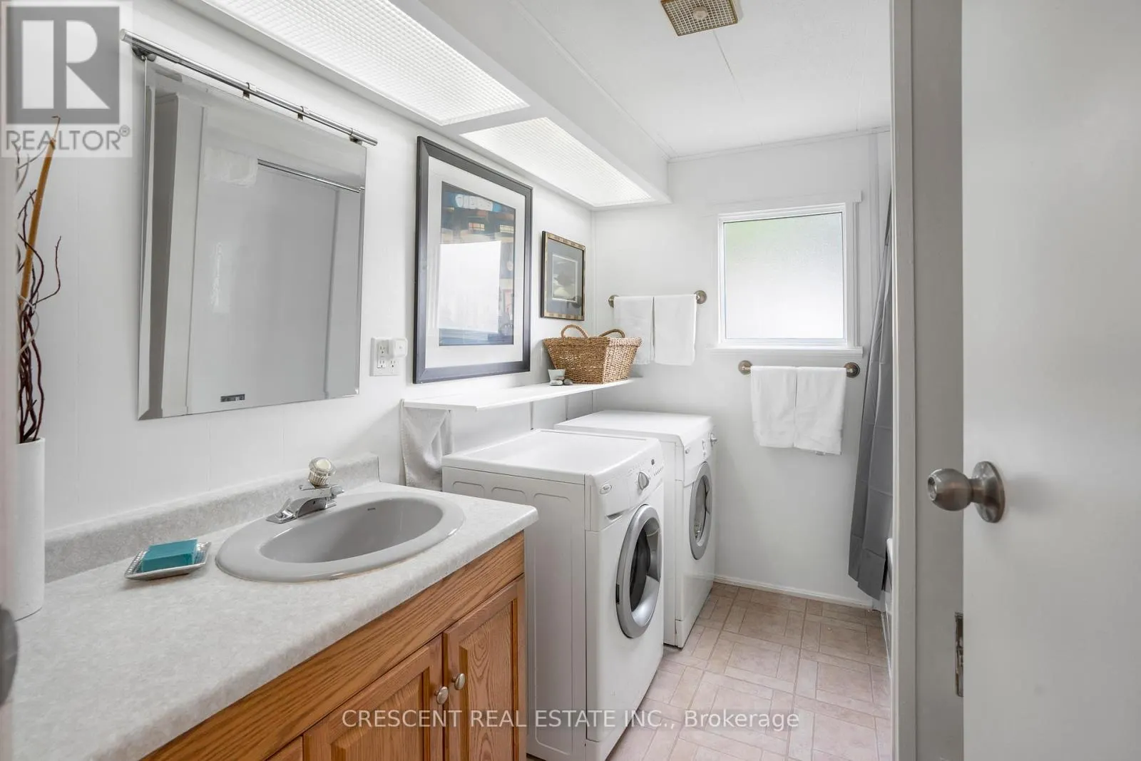 6 - 22220 CHARING CROSS ROAD