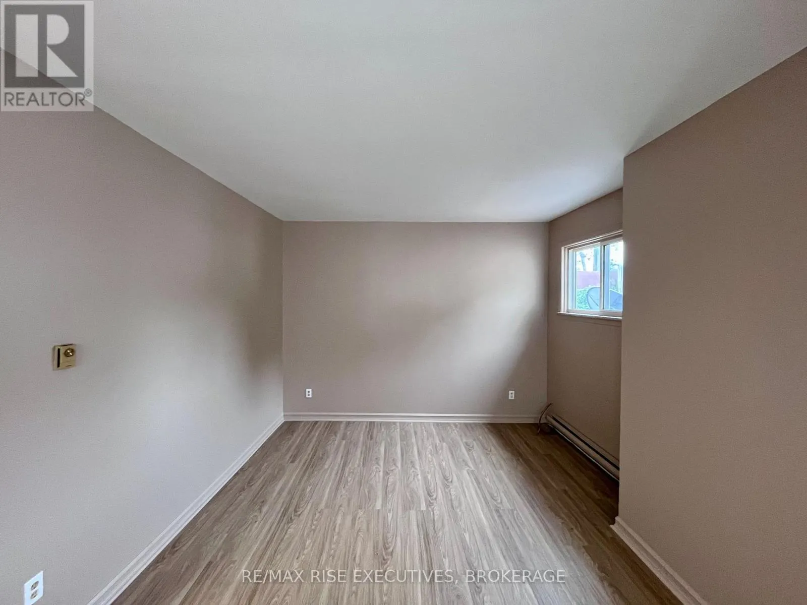 UNIT 2 - REAR - 284 MONTREAL STREET