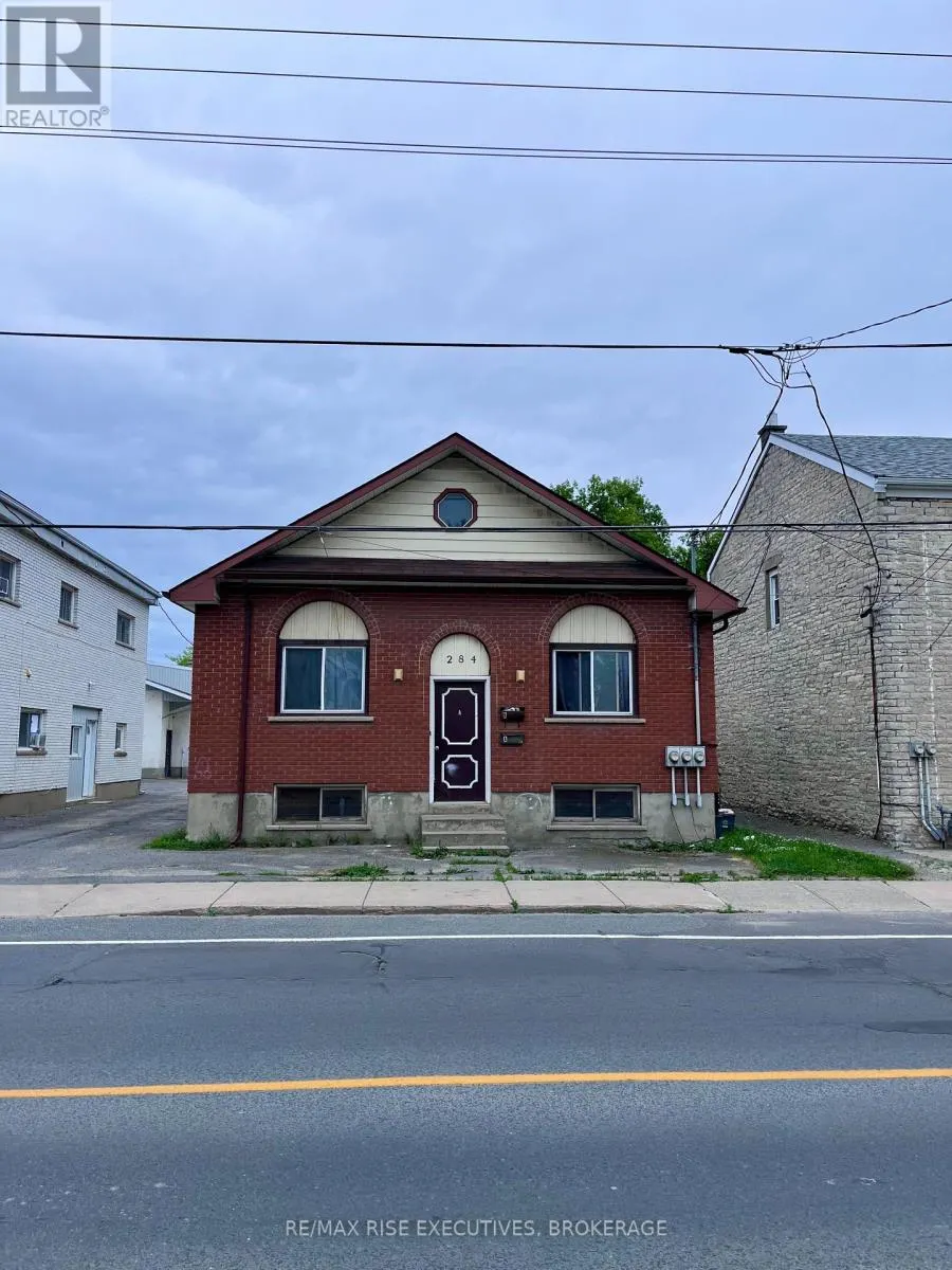 UNIT 2 - REAR - 284 MONTREAL STREET