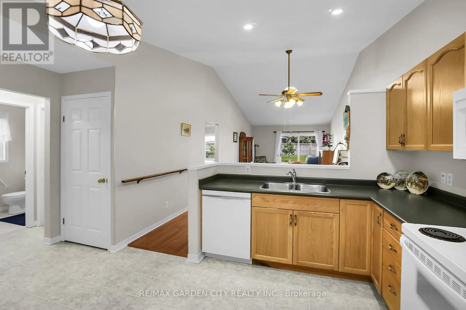 27 - 303 CENTRAL AVENUE, #27