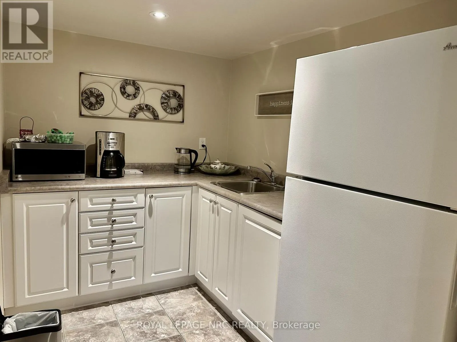 203 - 16 SULLIVAN AVENUE, #203