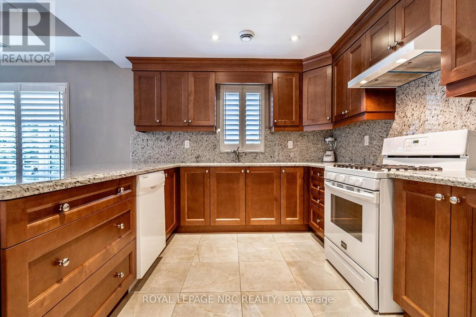 203 - 16 SULLIVAN AVENUE, #203