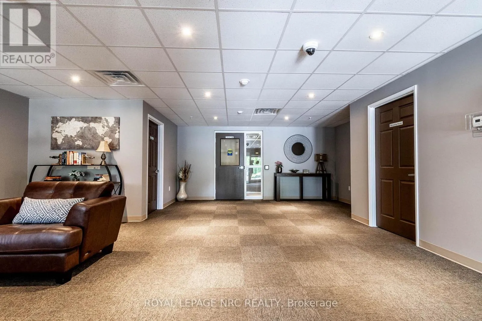 203 - 16 SULLIVAN AVENUE, #203