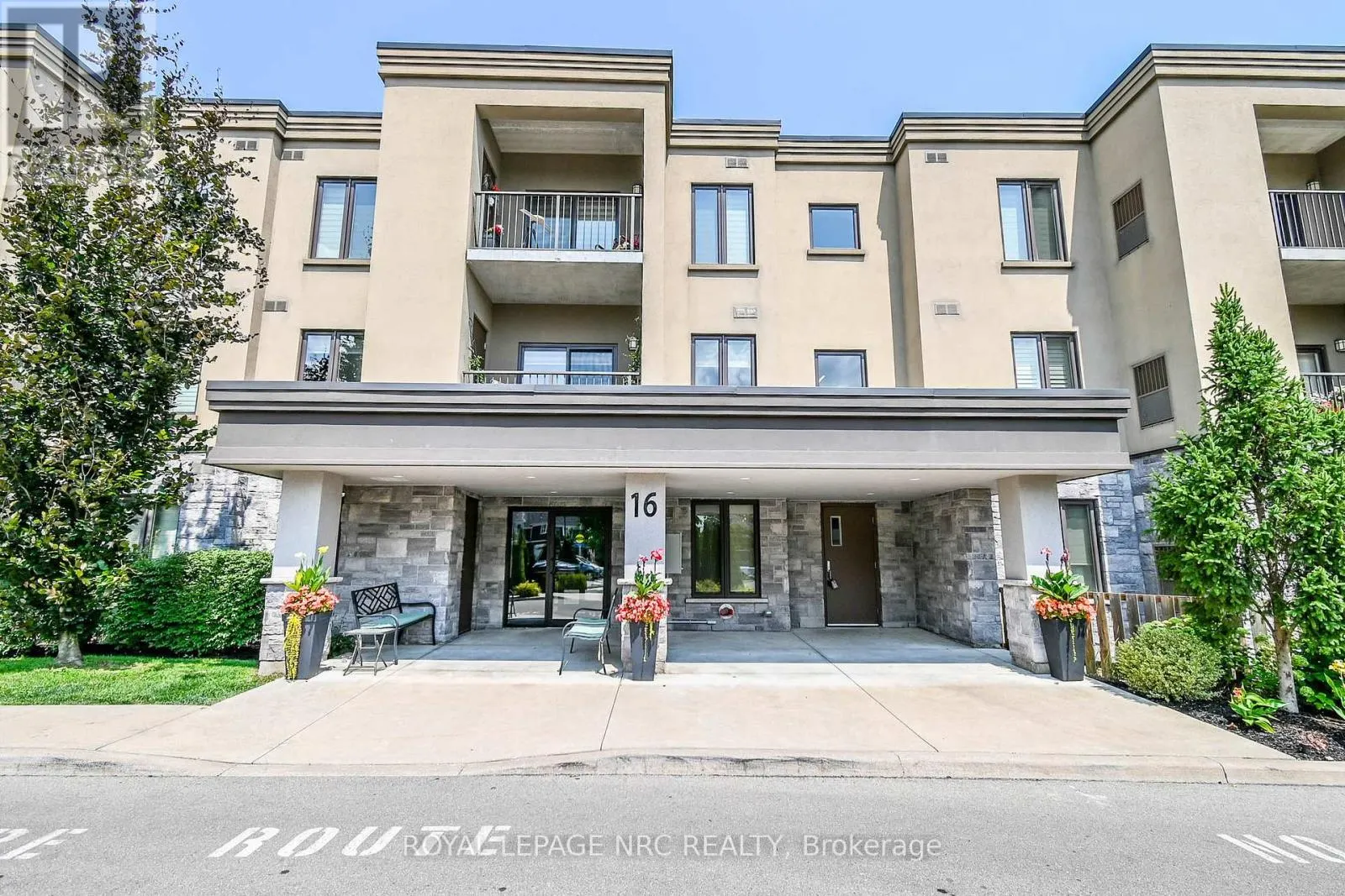 203 - 16 SULLIVAN AVENUE, #203